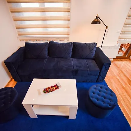 Apartament Pinevile 13 *