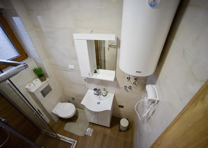 Pinevile 13 * 즐라티보